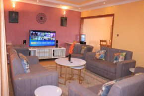 The Glamour Houses: Luxury 2 bedroom with Patio.